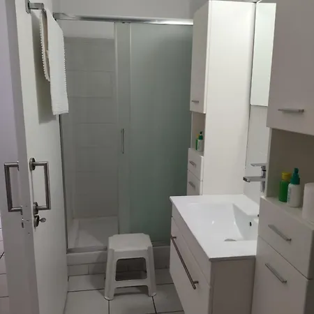 White House With Garden And Bbq In Strovolos Nikozja