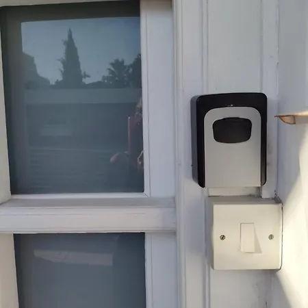 White House With Garden And Bbq In Strovolos Nikozja