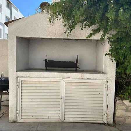 White House With Garden And Bbq In Strovolos Nikozja