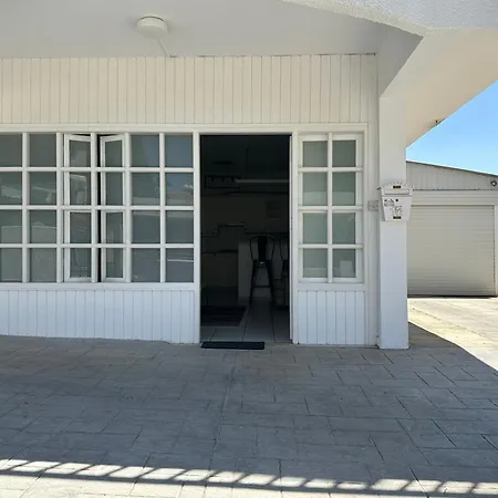 White House With Garden And Bbq In Strovolos Nikozja