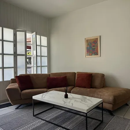 White House With Garden And Bbq In Strovolos Apartament Nikozja