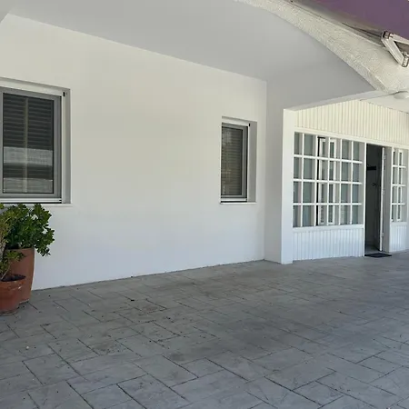 White House With Garden And Bbq In Strovolos Apartament Nikozja