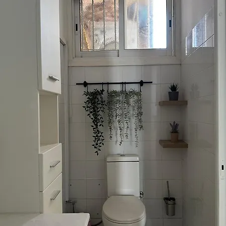 White House With Garden And Bbq In Strovolos Никосия