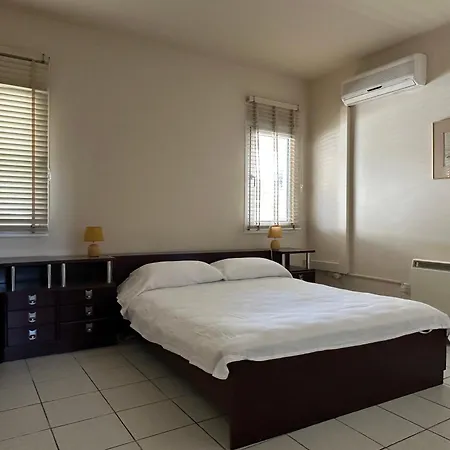 White House With Garden And Bbq In Strovolos