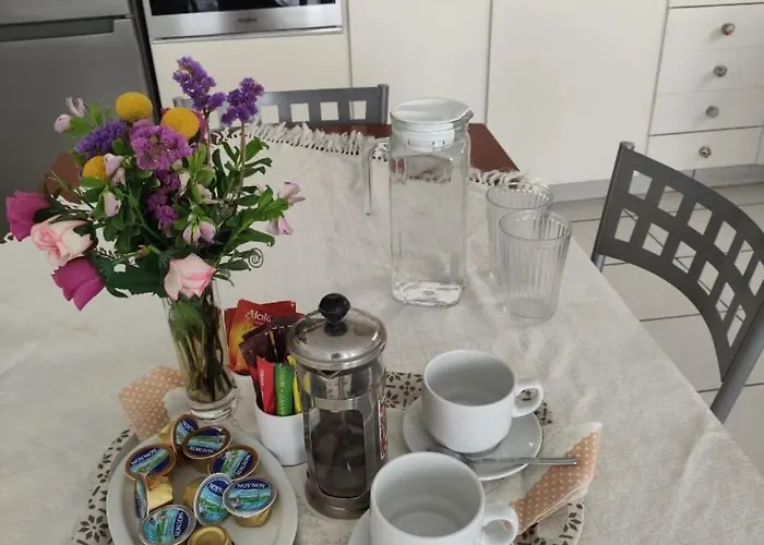 White House With Garden And Bbq In Strovolos