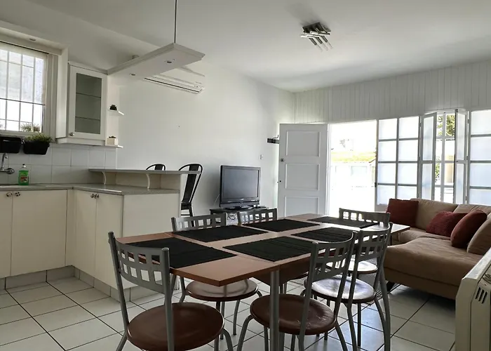 White House With Garden And Bbq In Strovolos * ニコシア