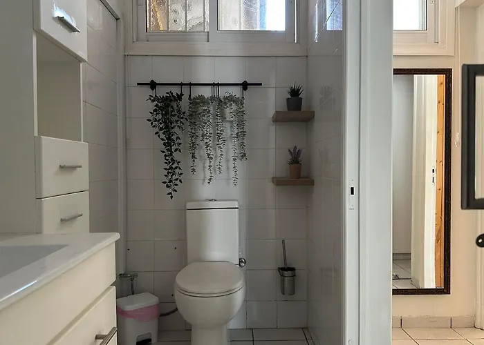 White House With Garden And Bbq In Strovolos * ニコシア