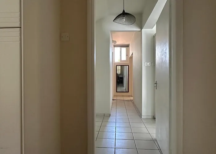 White House With Garden And Bbq In Strovolos *