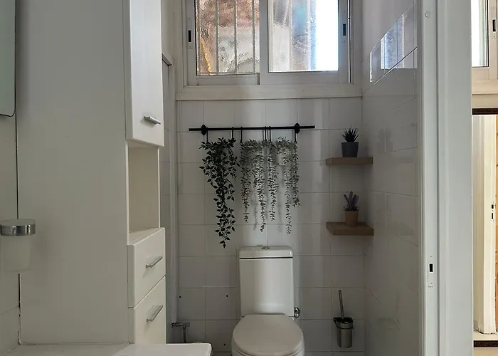 White House With Garden And Bbq In Strovolos ニコシア