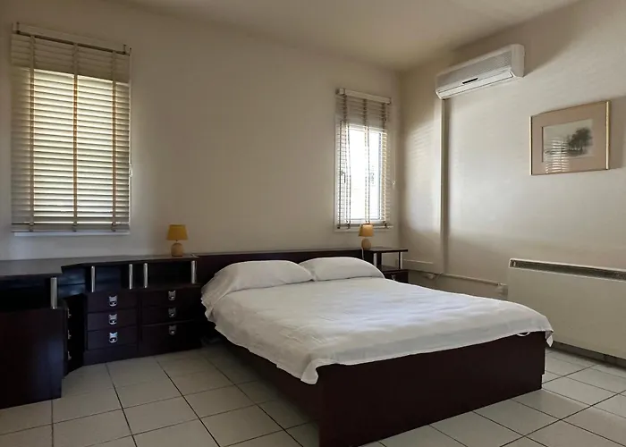 White House With Garden And Bbq In Strovolos