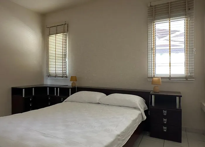 アパート White House With Garden And Bbq In Strovolos ニコシア